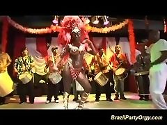 Бразильский групповой секс на карнавале
